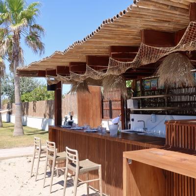 Bar extérieur de la Villa Miramar Location villa piscine et Maison d'hôtes Luxe Méditerranée Frontignan Sète Bassin de Thau